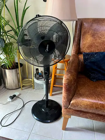 Stand Fan with Remote Control – Excellent Condition