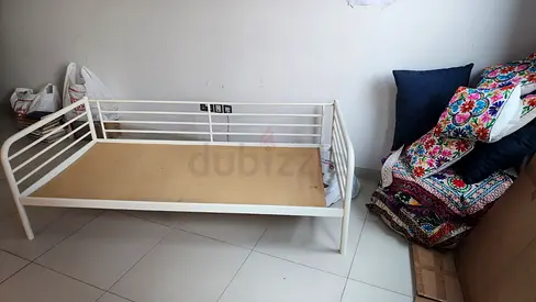 White Metal Daybed Frame - Single, Good Condition