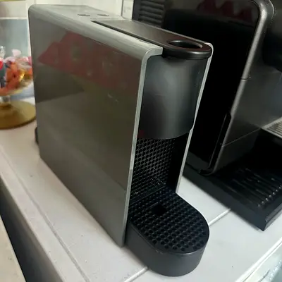 Compact capsule coffee machine (Nespresso-style) - good working condition
