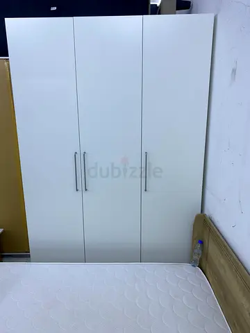 White 3-Door Wardrobe in Good Condition