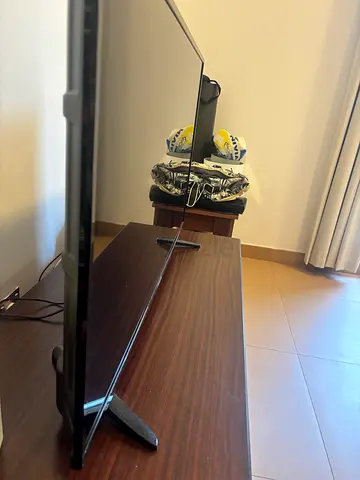 Nikai 43” television