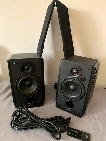 Edifier R1700BT speaker unit