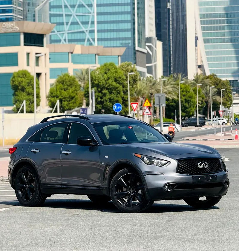 Infiniti QX70 2017 — photo 1 of 19