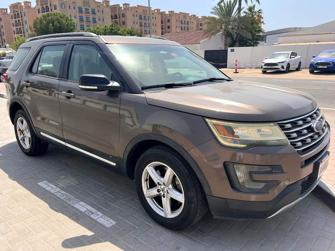 Ford Explorer 2016 — photo 1 of 8