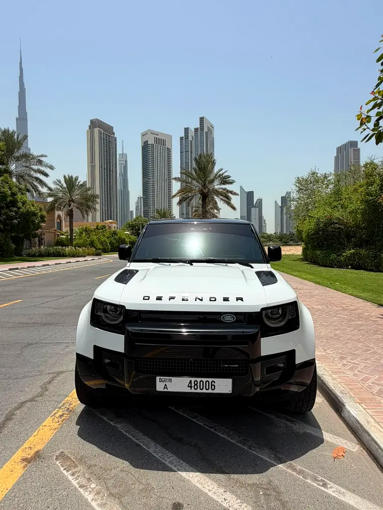 Land Rover Defender 2023 — photo 1 of 20