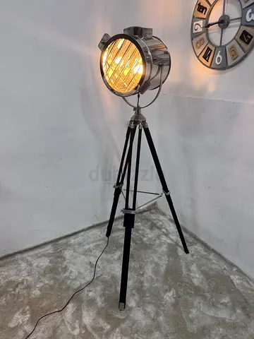 MID CENTURY TRIPOD Floor Lamp