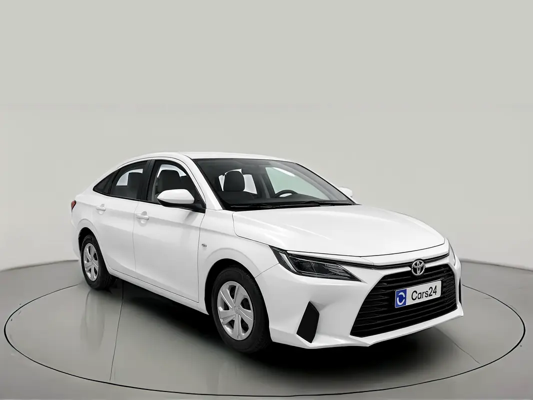 Toyota Yaris 2023 — photo 1 of 13