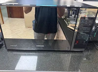 Samsung Countertop Microwave Oven - Good Condition