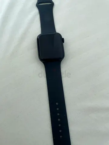 Apple Watch SE3 with charger