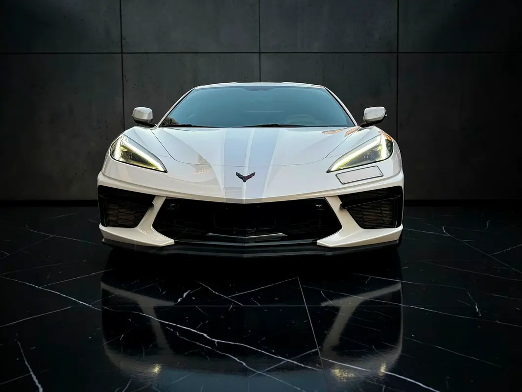 Chevrolet Corvette 2023 — photo 1 of 12