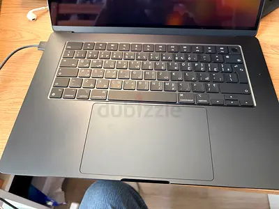 MacBook Air M2 15”