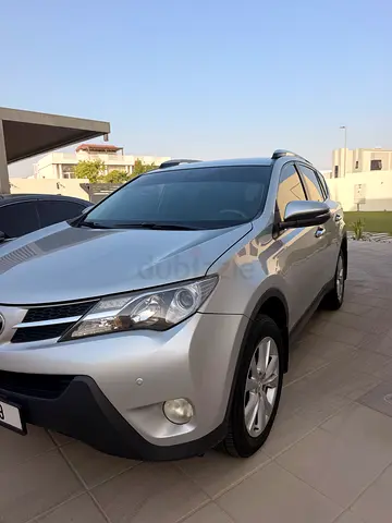 Toyota RAV4 LE 2013 - Canadian Specs - Well Excellent car - free of accidents - premium color