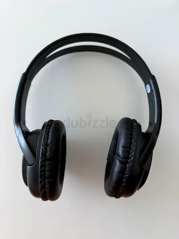 Wireless over-ear V walk headphones — good condition