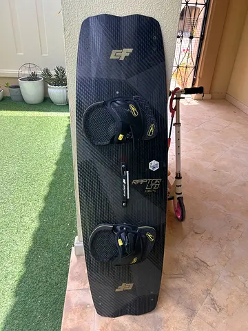 Crazyfly Raptor LTD Kiteboard with Shinn Straps