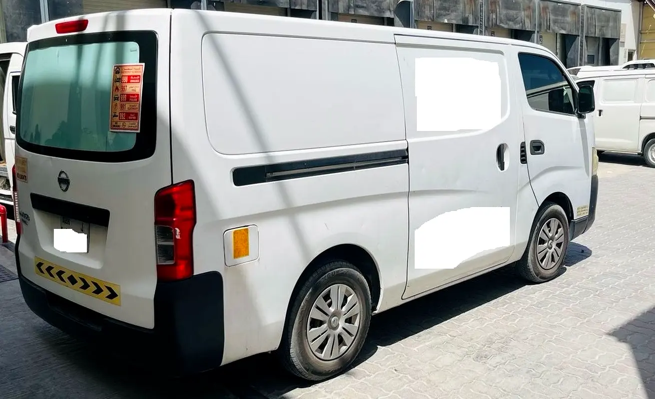 Nissan Urvan 2016 — photo 1 of 9