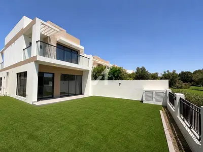 Single Row | Corner | Spacious | Big Garden