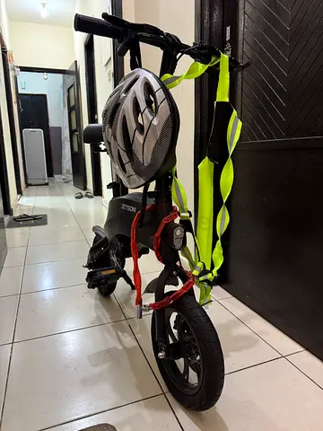 Used electric scooter with helmet and lock - good condition