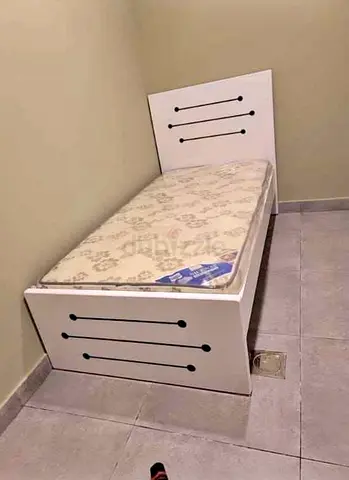 Single white wooden bed with mattress - good condition