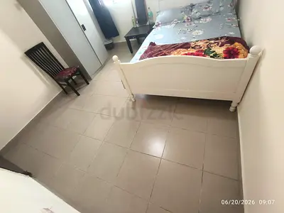 1 big executive neat and clean famiy couple regular room available for single or couple