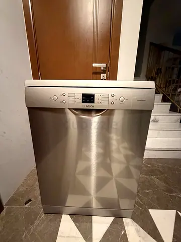 Branded Bosch Dishwasher 2 rack with all accessories