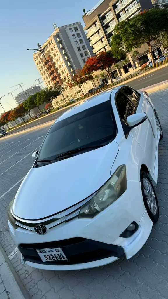 Toyota Yaris 2016 — photo 1 of 18