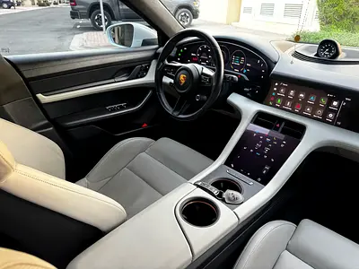 2021 Porsche TAYCAN 照片 8