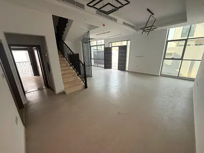 Brand new villa, first occupancy, 5 spacious master bedrooms, high-quality built-in wardrobes, larg