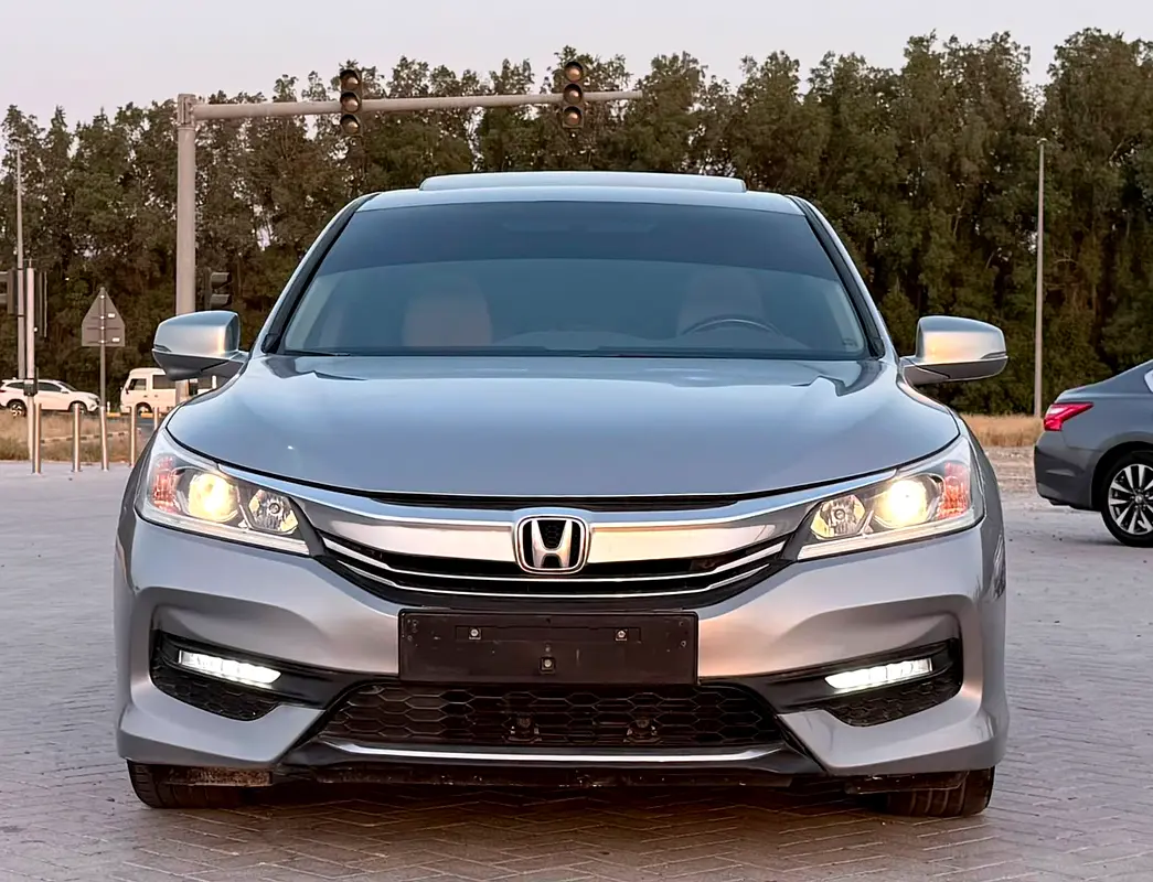 Honda Accord 2017 — photo 1 of 20