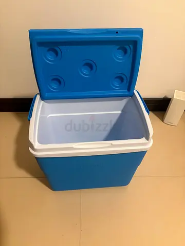 Portable KEEPCOLD blue and white ice cooler - used