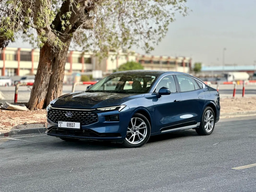 Ford Taurus 2023 — photo 1 of 18