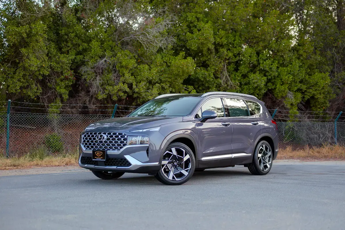 Hyundai Santa Fe 2023 — photo 1 of 19