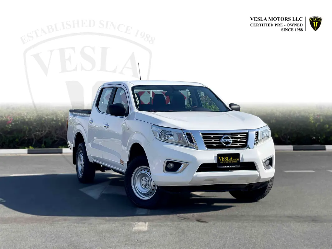 Nissan Navara 2022 — photo 1 of 20