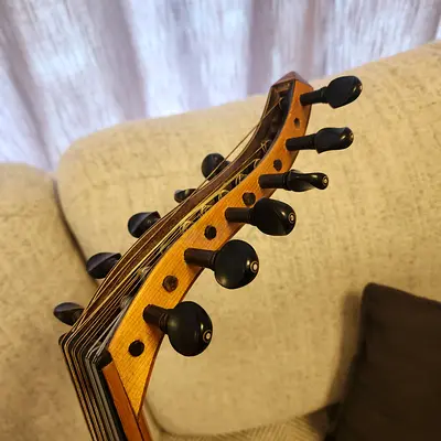 Traditional Arabic Oud in Good Condition
