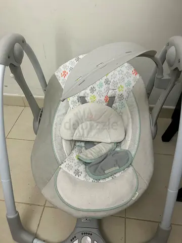 Graco electric baby swing in good condition — cozy seat and adjustable settings