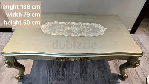 Vintage-style decorative one coffee and two side table with carved legs