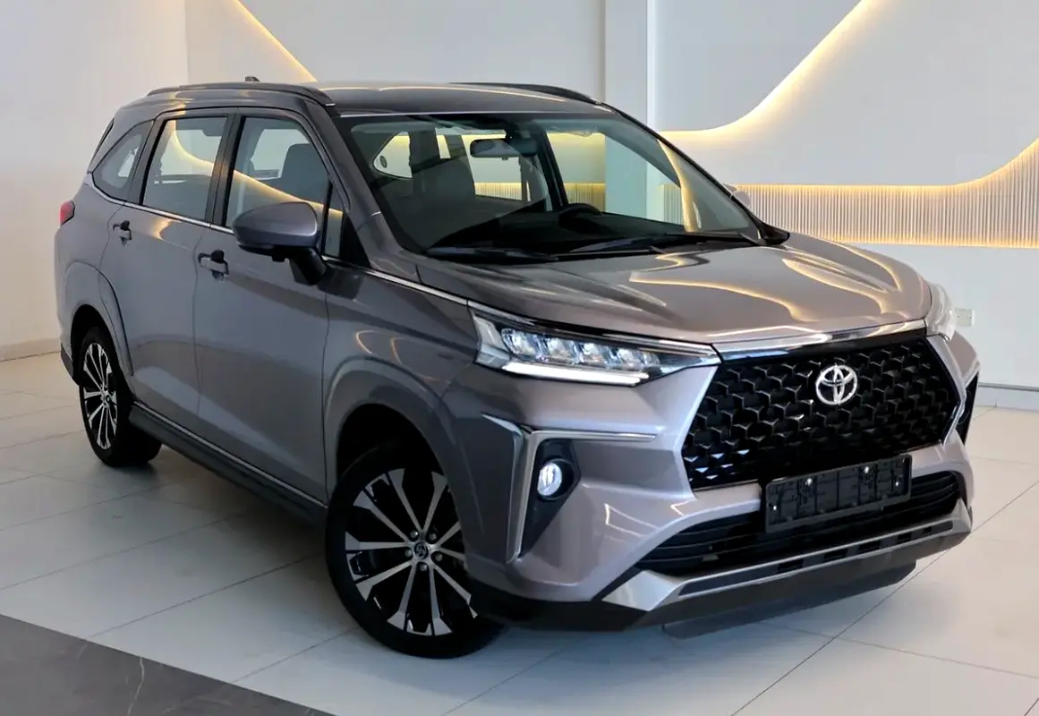Toyota Veloz 2023 — photo 1 of 8