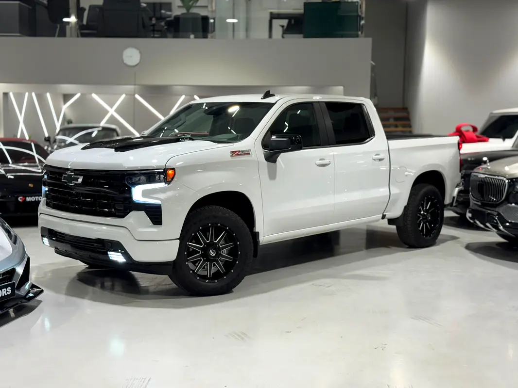 Chevrolet Silverado 1500 2024 — photo 1 of 17