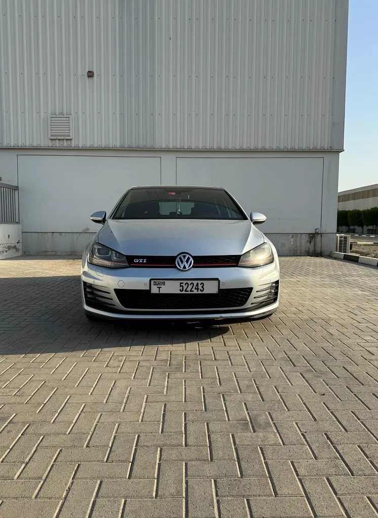 Volkswagen Golf 2016 — photo 1 of 11