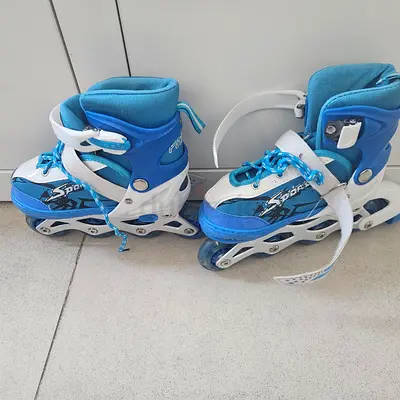Adjustable Kids Inline Roller Skates. Size Adjustable. gloves, hand and knee pad. For 3 to 7 old kid