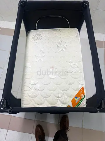 Baby travel cot bed