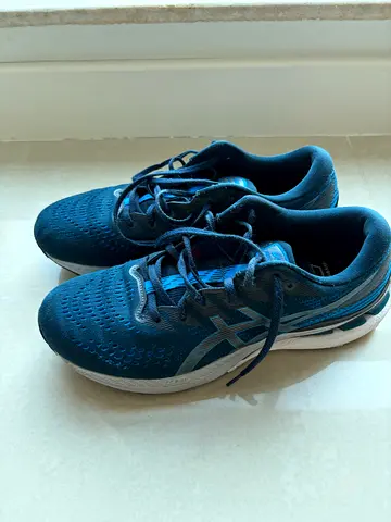 Mens ASICS KAYANO running shoes, great condition, US 10 Euro 44