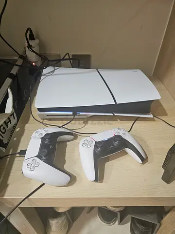 PlayStation 5 with 2 DualSense Controllers - White (Used)