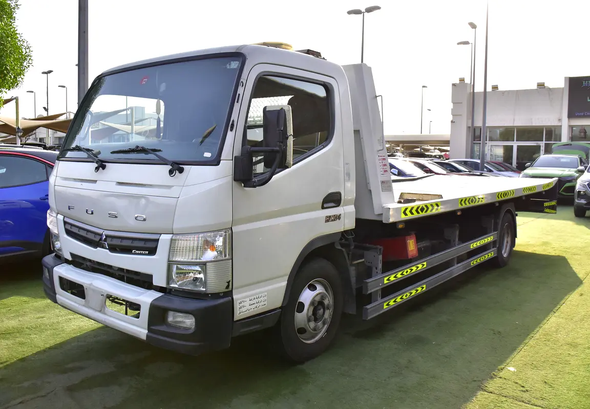 Mitsubishi Canter 2021 — photo 1 of 11