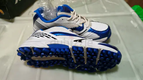 Nivia cricket shoes