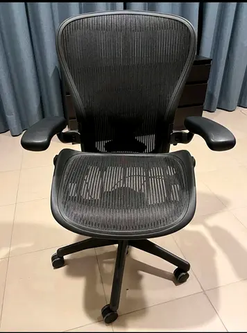 Herman miller Aeron classic Size B fully loaded