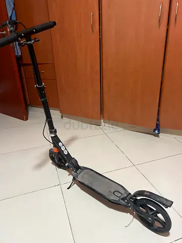 Pre-owned adult or kid ,kick scooter in good working condition. Nice for 7-16 year old kids.
