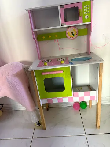 Toy kitchen