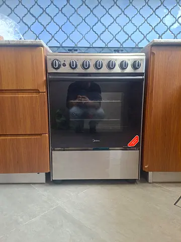 Used stainless steel gas oven with 4 burners and built-in grill