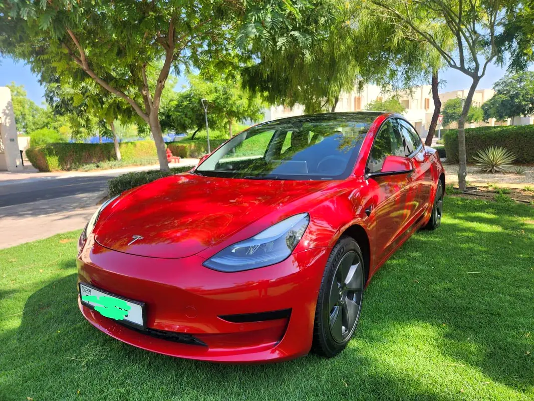 Tesla Model 3 2023 — photo 1 of 7