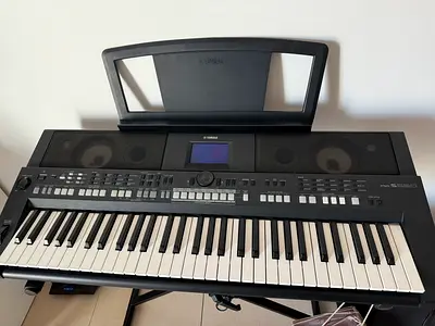 Music keyboard